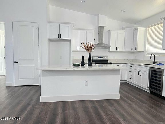 3rd image of 612 N 350th Drive
