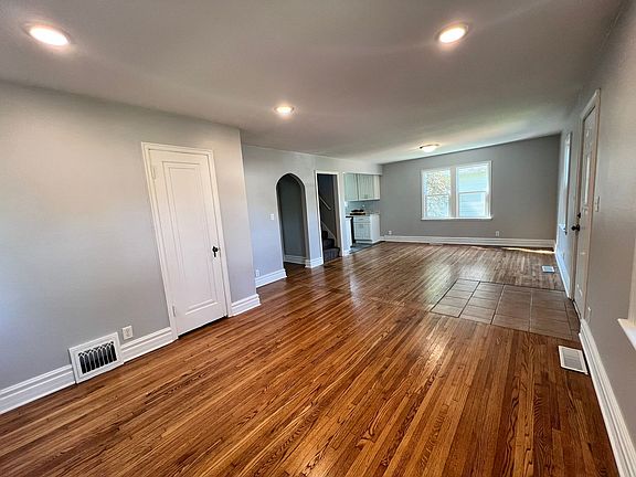 5th image of 7431 Langly Ave S