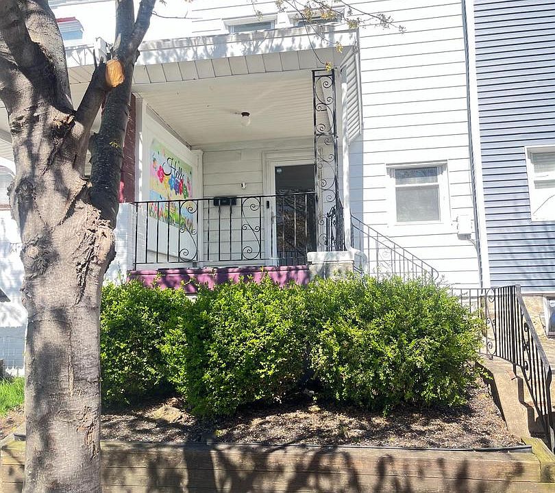 1st image of 1061 Edgemore Rd