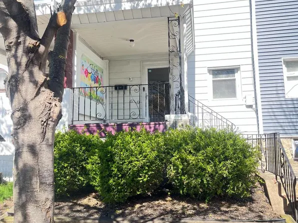 1061 Edgemore Rd, Philadelphia, PA 19151