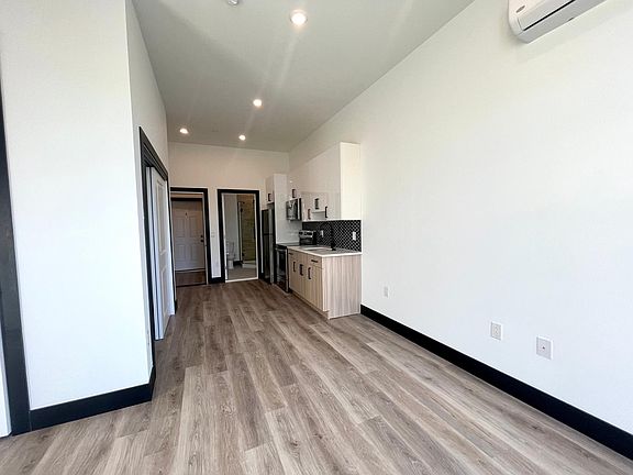 3rd image of 105 Callowhill St #2B