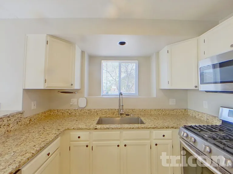 12155 Monaco Dr — Photo 6