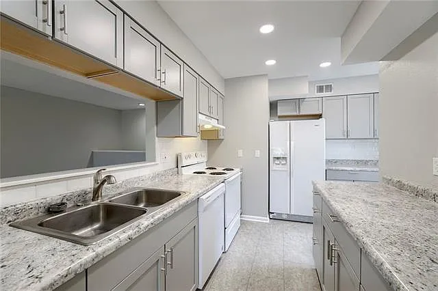 3 bed, 1300 sqft, $1,800 — Photo 4