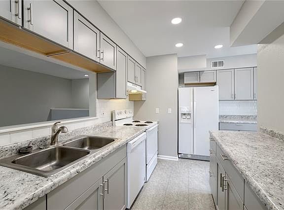 4th image of 5510 Crest Dr #1