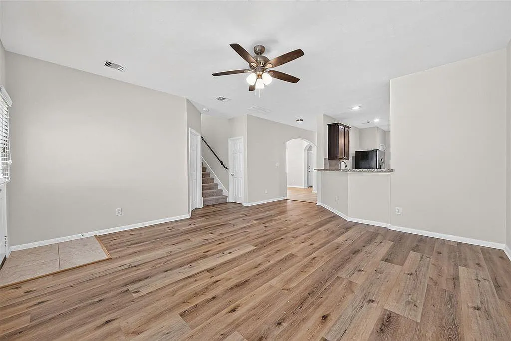 4 bed, 3.0 bath, 2205 sqft, $2,300 — Photo 3
