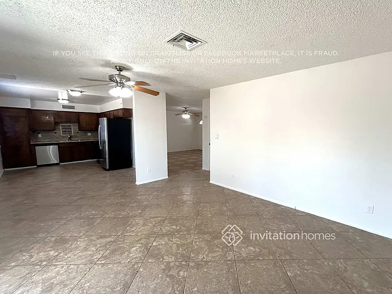 8639 W Clarendon Ave — Photo 6