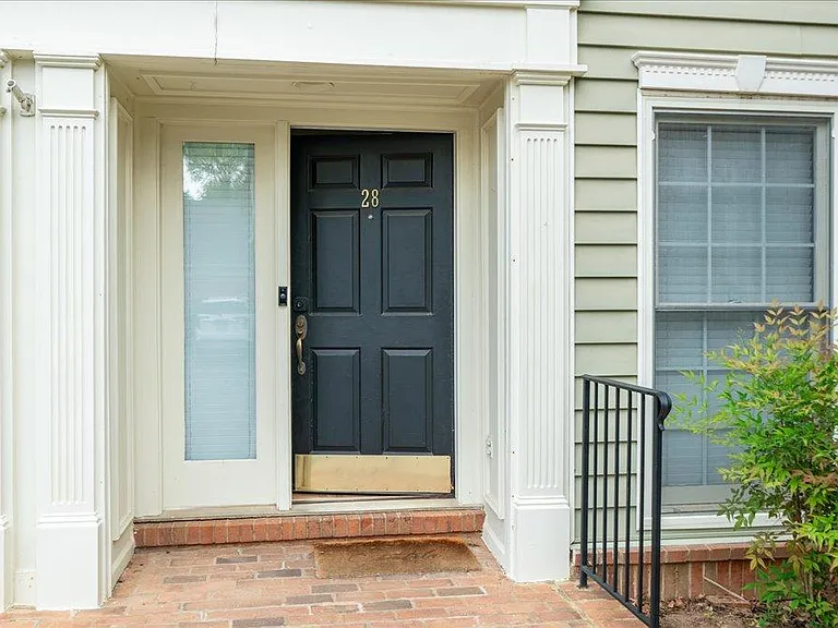 28 Mount Vernon Cir — Photo 3