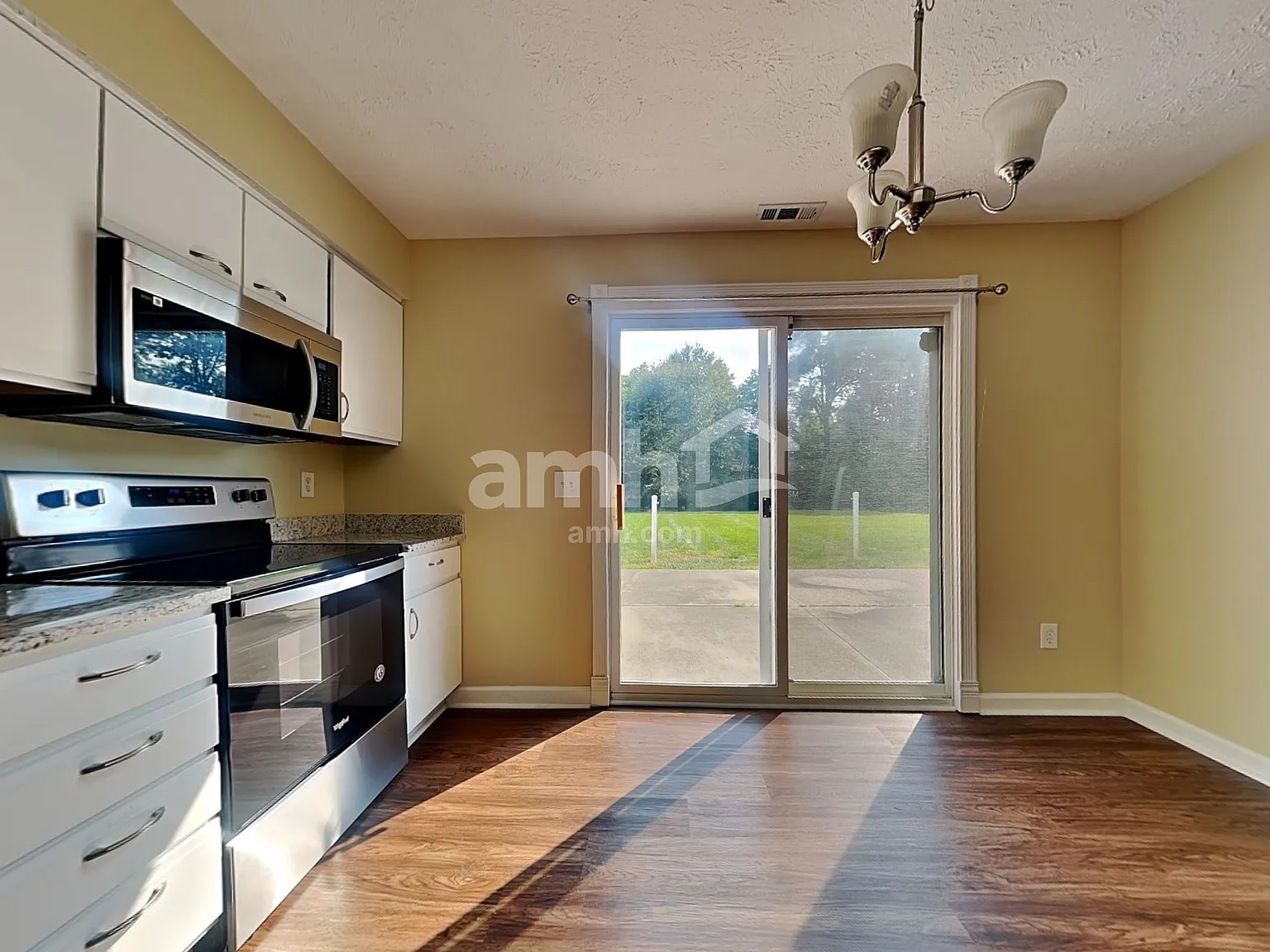 3 bed, 2.5 bath, 1274 sqft, $2,075 — Photo 4