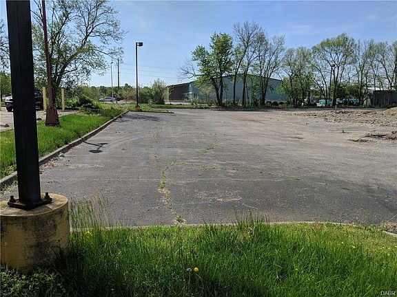 4th image of 630 E Dixie Dr