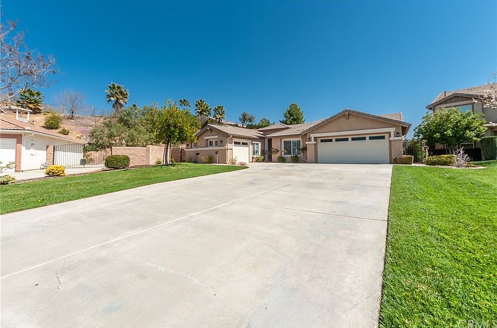るーし 33590 Gene Autry Cir, Yucaipa, CA 92399 | Zillow