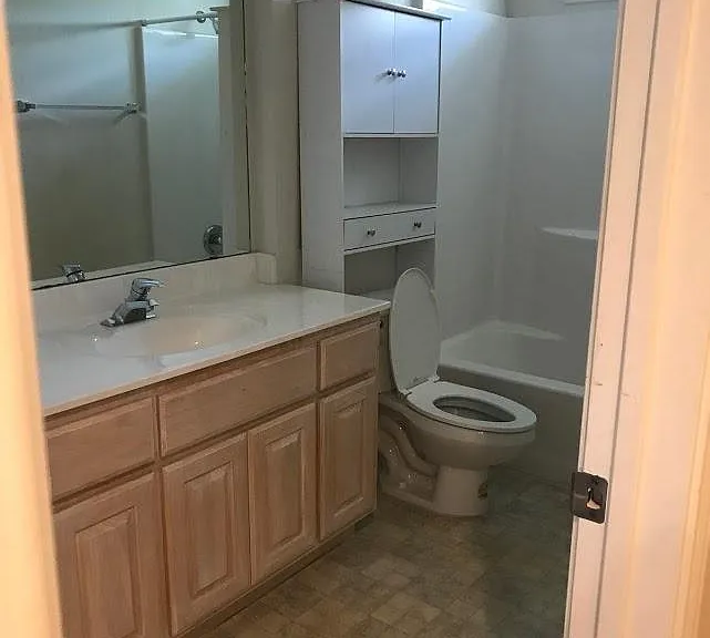 3111 Macarthur Ave — Photo 15