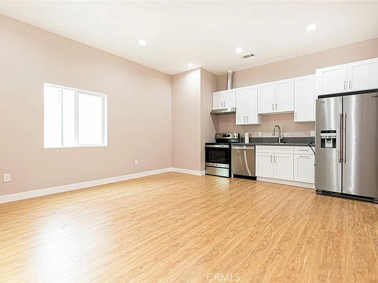 741 E Doran St #B — Photo 3