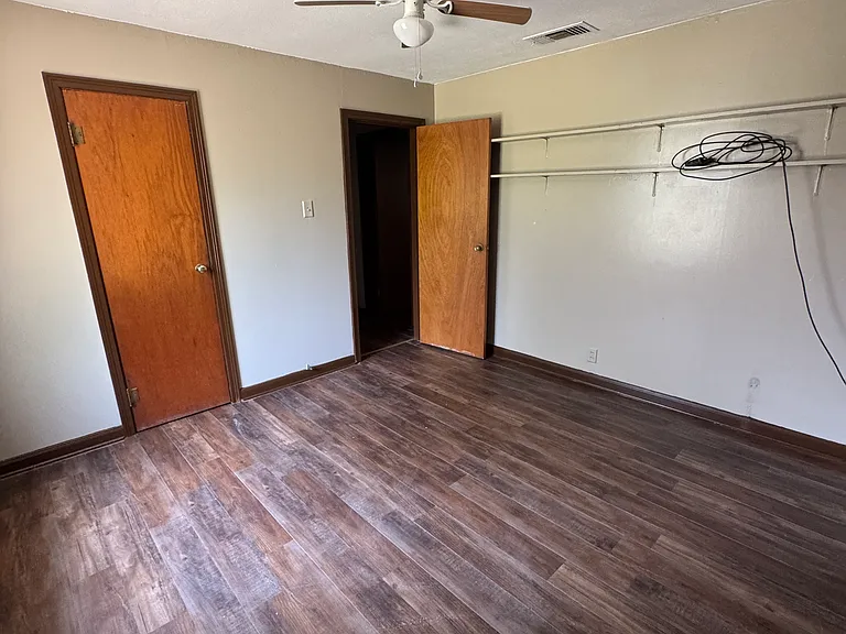 706 N Goos Blvd — Photo 3