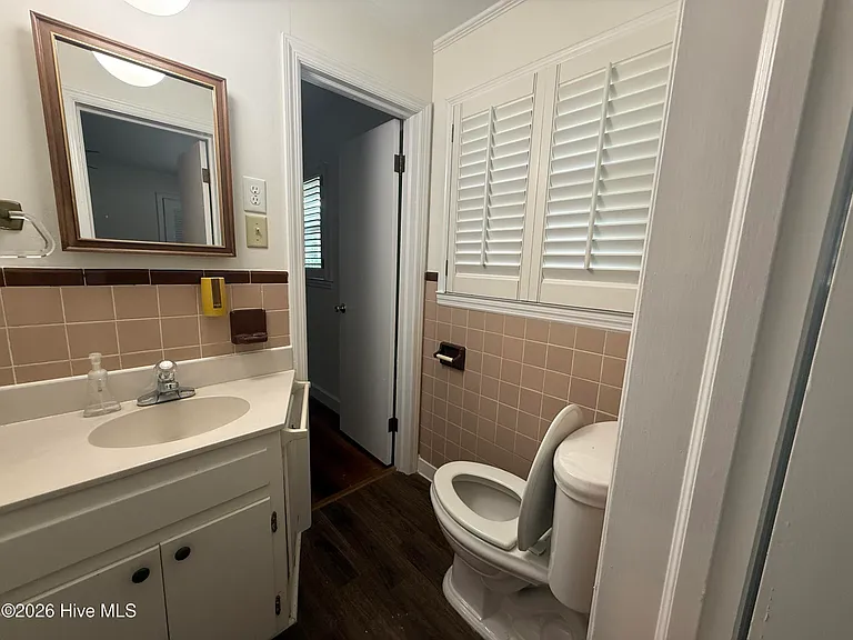 301 Graham St — Photo 6