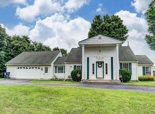 513 1st St, Howe, IN 46746