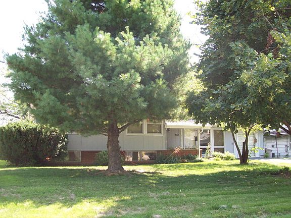 5th image of 246 Dennis Ave