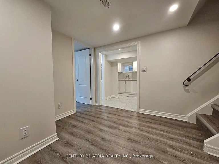 733 Balaton Ave #LOWER — Photo 5