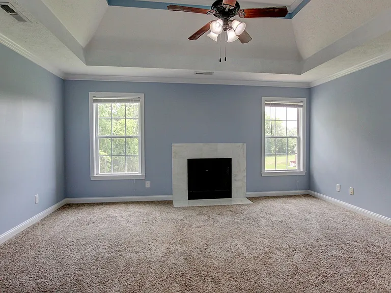 716 Cavalier Dr — Photo 14