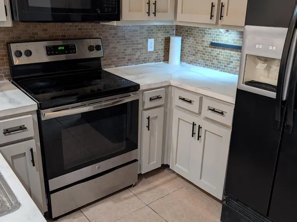 1221 W Hopkins St #13, San Marcos, TX 78666