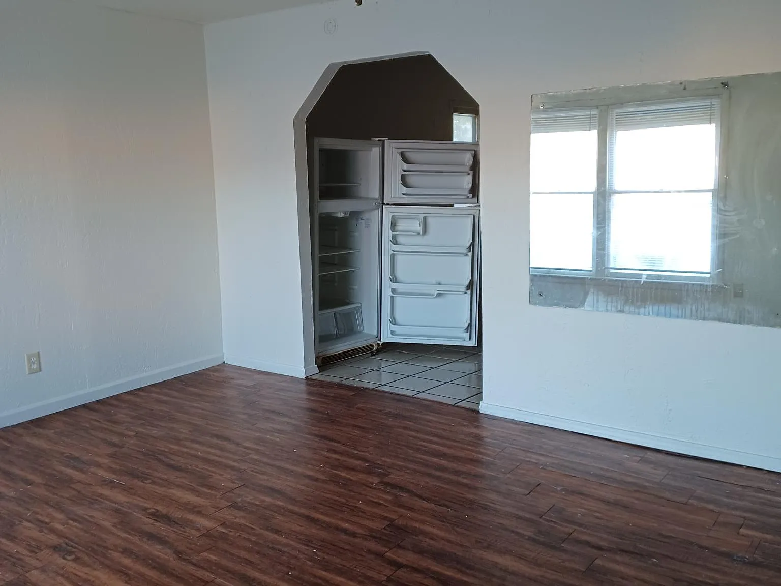 2 bed, 999 sqft, $700 — Photo 2
