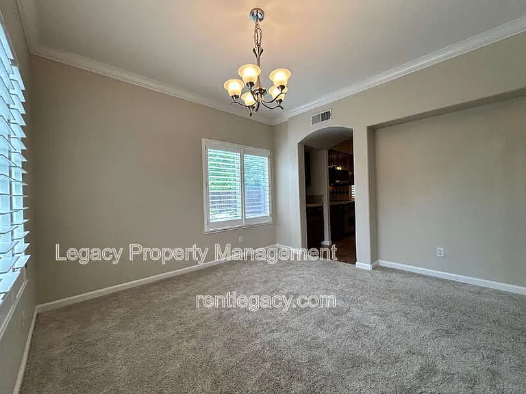 523 Cascade Dr — Photo 4