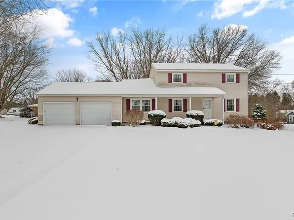 31 Broadview Dr, Oswego, NY 13126