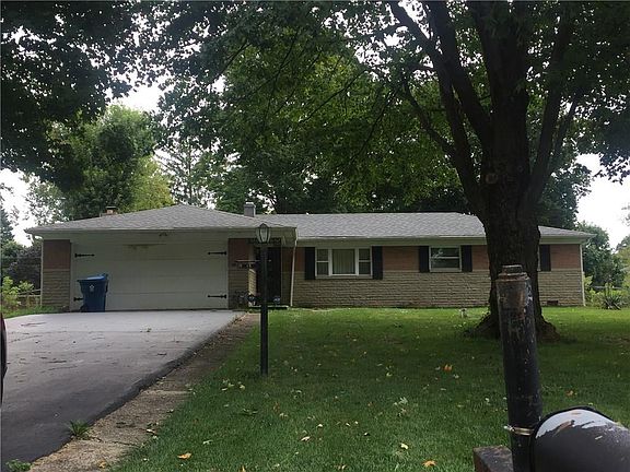 2nd image of 1015 Schleicher Ave