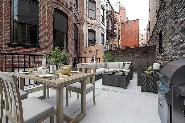 Rented by R New York | media 1