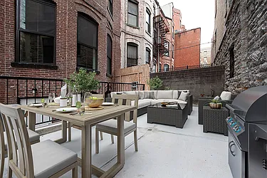 Rented by R New York