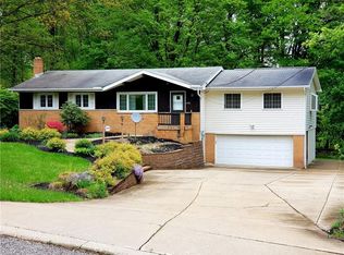 10786 Reservoir Dr, Mantua, OH 44255