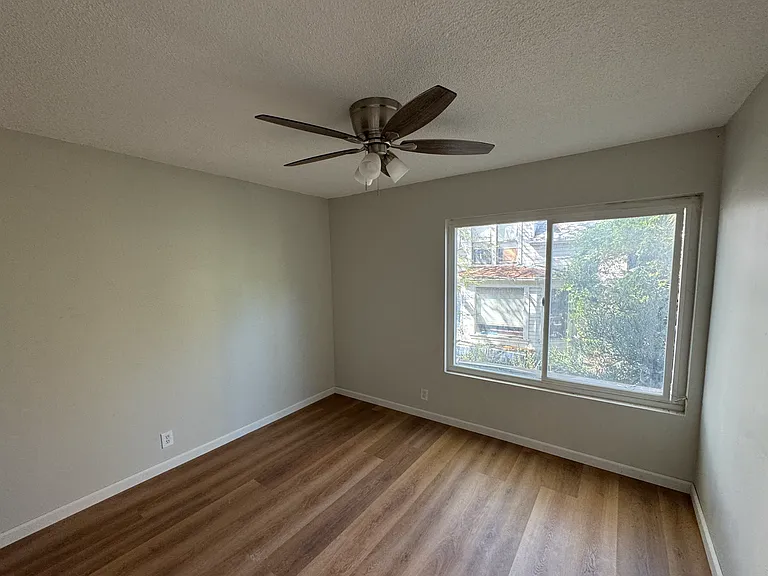 1751 Loma Ave — Photo 6