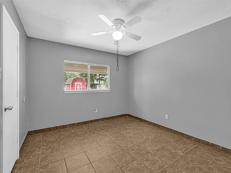 18931 Iris Ln — Photo 12