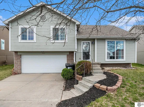 7925 Howell St, Omaha, NE 68122