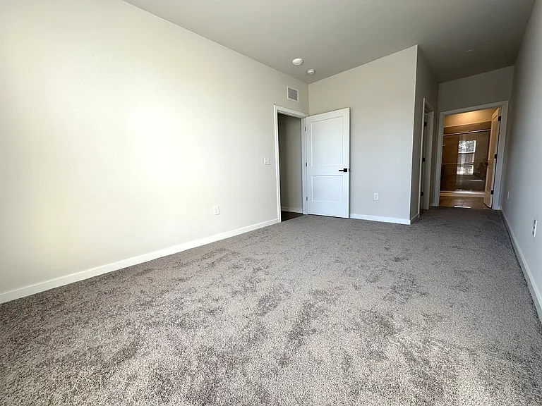409 West — Photo 33