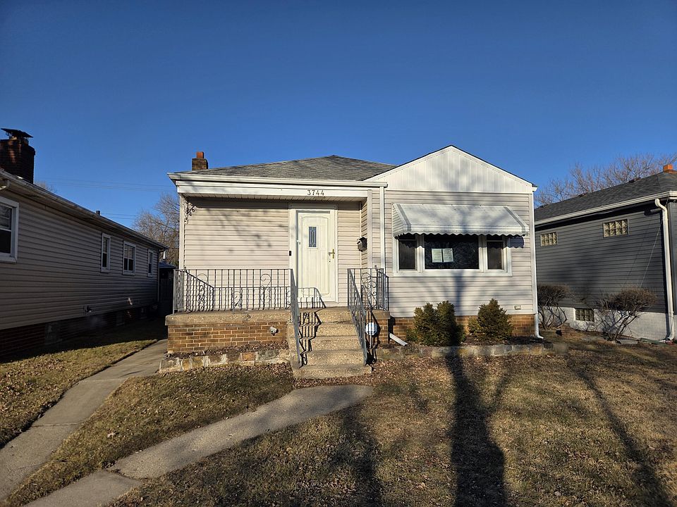 1st image of 3744 Grover Ave