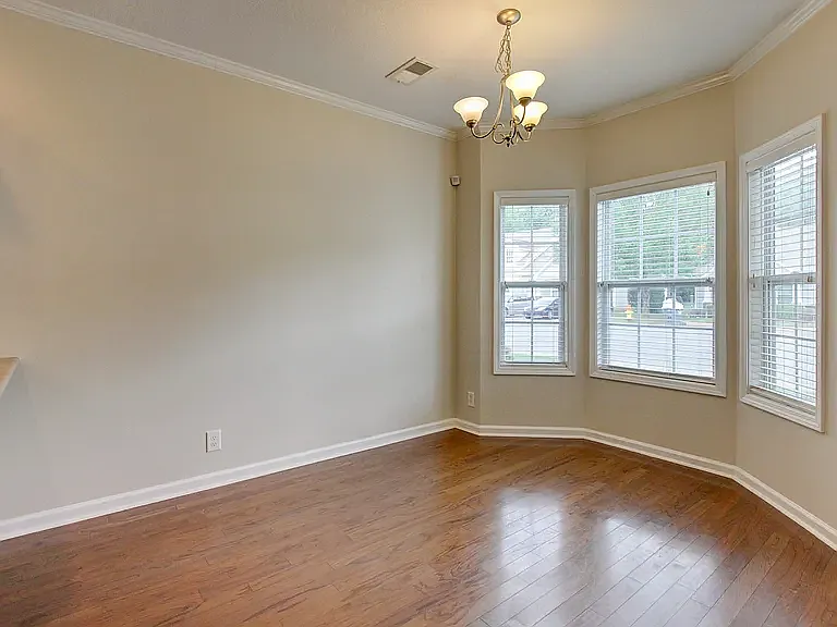 146 Alexander Blvd — Photo 7