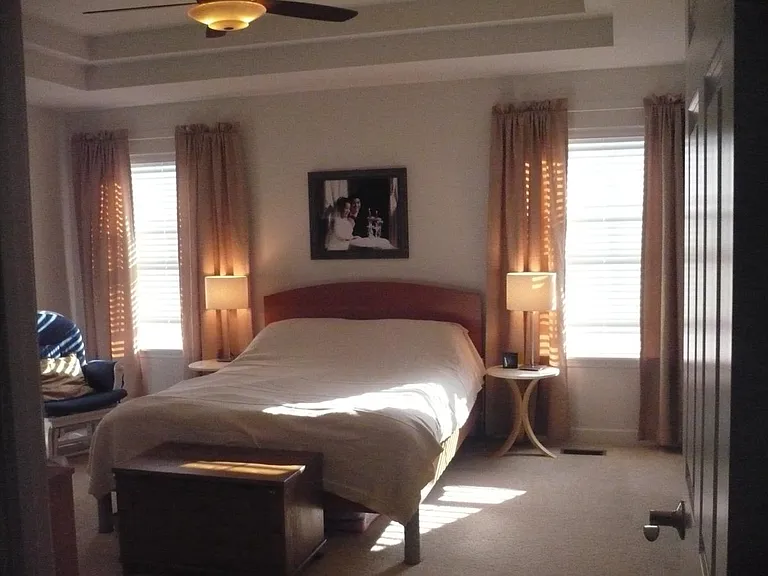 Mater Bedroom with raised ceiling