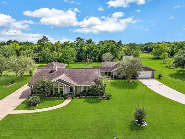304 Chester Dr, Friendswood, TX 77546