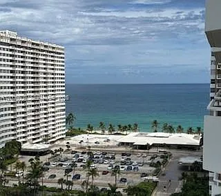 Hemispheres Condo — Photo 3