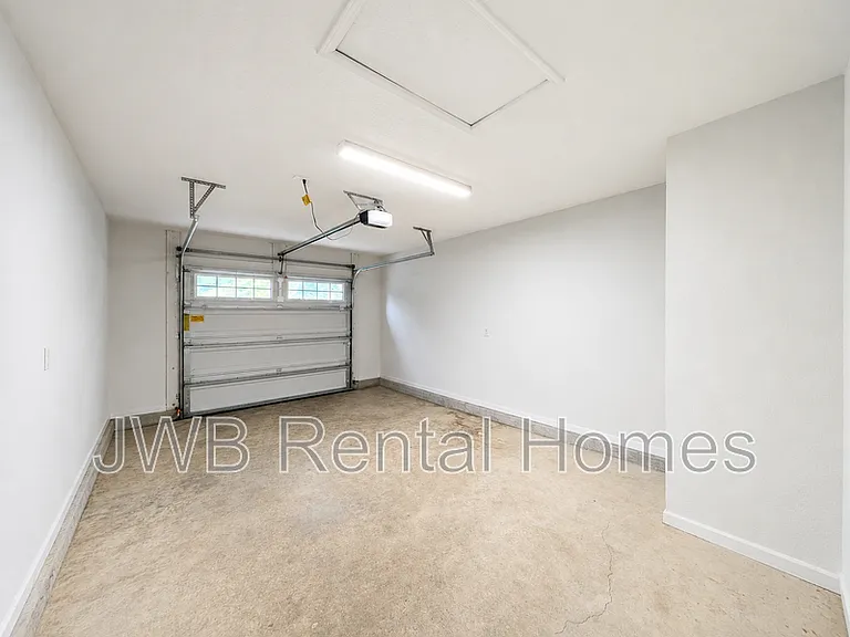 2923 W 3rd St — Photo 11