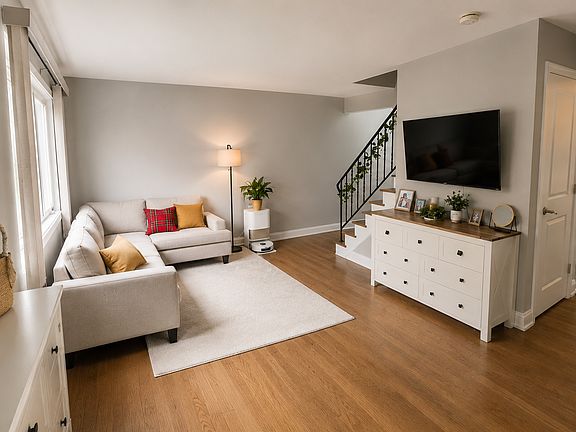 5th image of 652 Childs St APT D