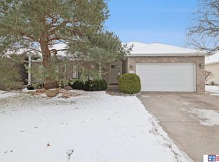 1621 Old Farm Rd, Lincoln, NE 68512