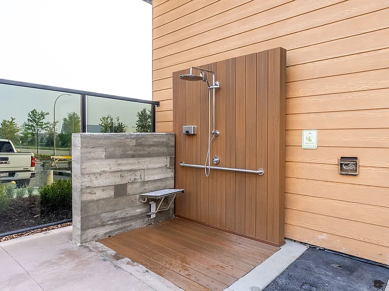 130 Ebony Blvd — Photo 33
