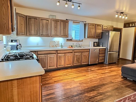 2nd image of 404 W 1st Ave