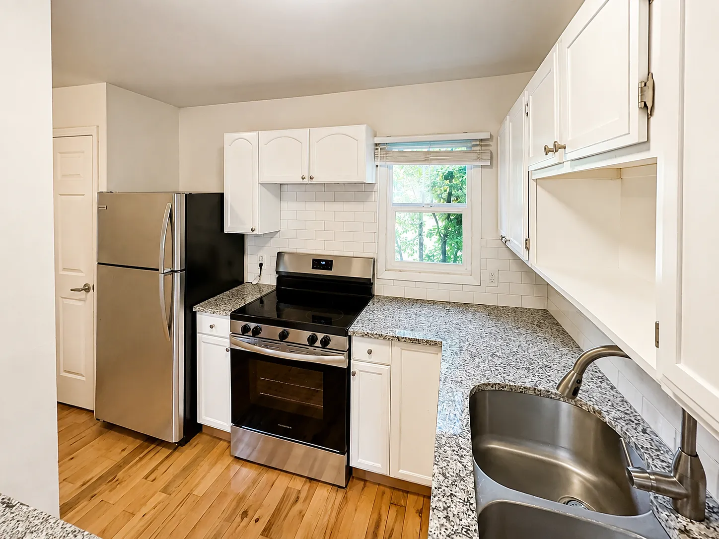 2 bed, 814 sqft, $2,000 — Photo 3