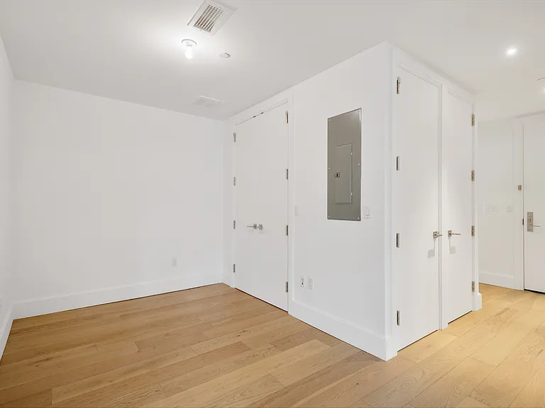 22-18 Jackson Ave #303 — Photo 9