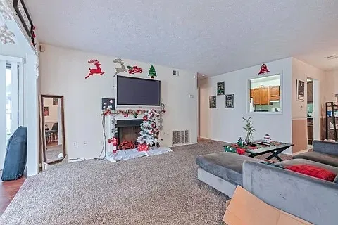 910 Augusta Dr — Photo 4