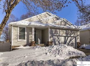 17202 Hickory Plz, Omaha, NE 68130