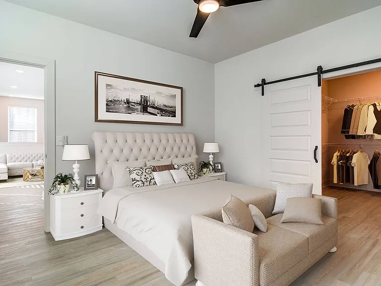 The Collins Luxury Apartments — Photo 7