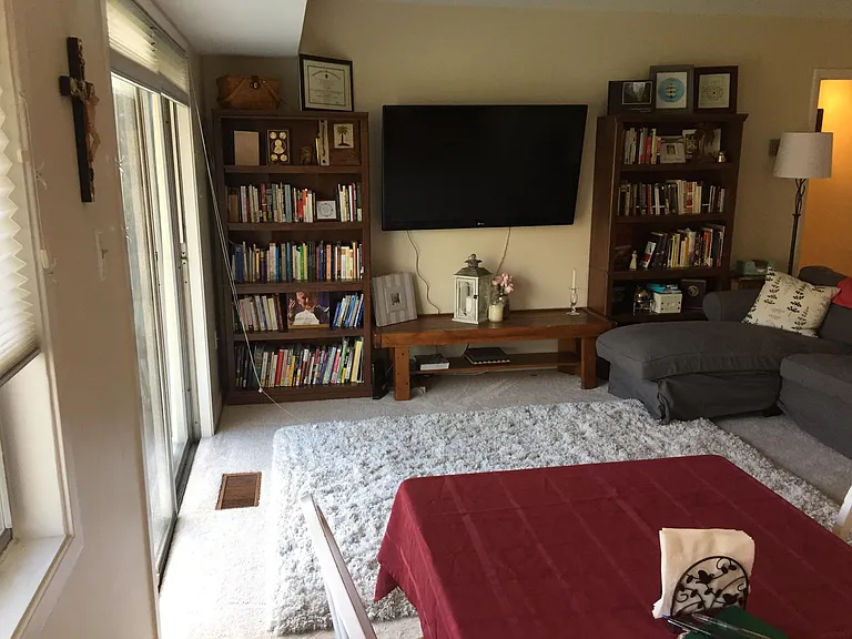 10620 Weymouth St #101 — Photo 14